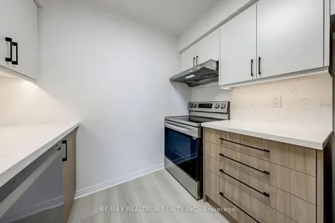 18 Hillcrest Avenue Toronto ON M2N 6T5