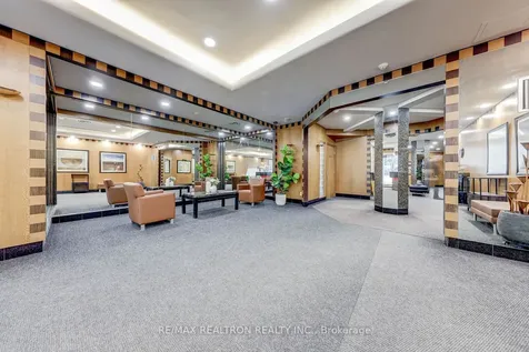 18 Hillcrest Avenue Toronto ON M2N 6T5