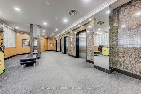 18 Hillcrest Avenue Toronto ON M2N 6T5