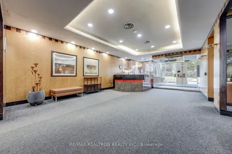 18 Hillcrest Avenue Toronto ON M2N 6T5