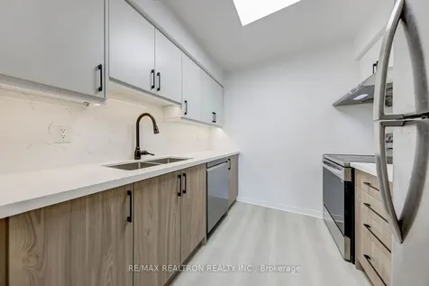 18 Hillcrest Avenue Toronto ON M2N 6T5