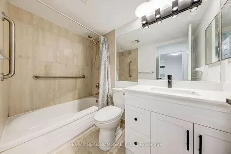 18 Hillcrest Avenue Toronto ON M2N 6T5