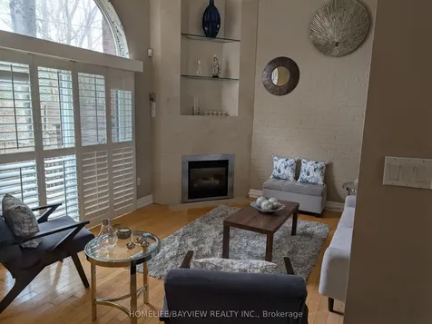 18 Oaken Gate Way Toronto ON M2P 2A1