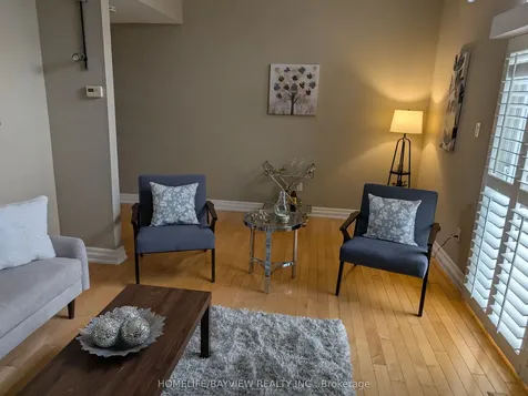 18 Oaken Gate Way Toronto ON M2P 2A1