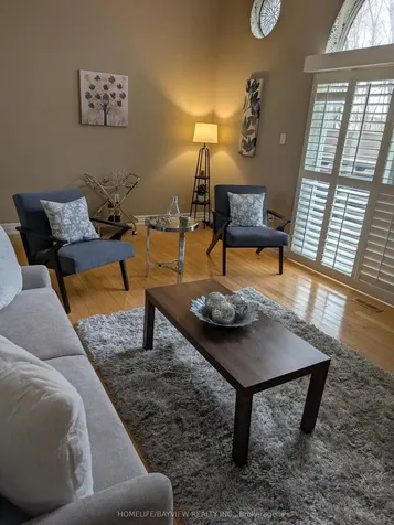 18 Oaken Gate Way Toronto ON M2P 2A1