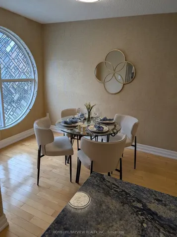 18 Oaken Gate Way Toronto ON M2P 2A1