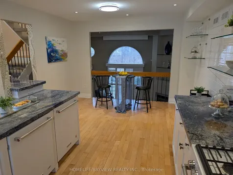 18 Oaken Gate Way Toronto ON M2P 2A1