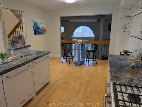18 Oaken Gate Way Toronto ON M2P 2A1