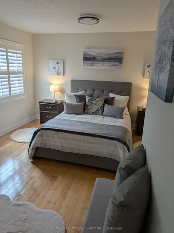 18 Oaken Gate Way Toronto ON M2P 2A1