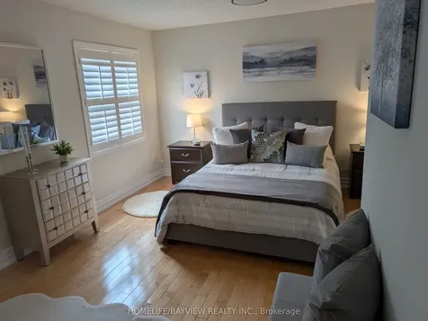 18 Oaken Gate Way Toronto ON M2P 2A1