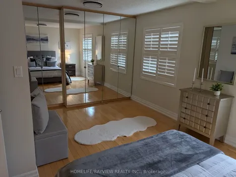 18 Oaken Gate Way Toronto ON M2P 2A1