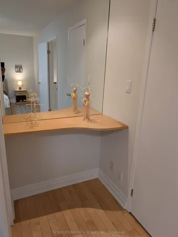 18 Oaken Gate Way Toronto ON M2P 2A1