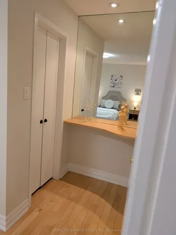 18 Oaken Gate Way Toronto ON M2P 2A1