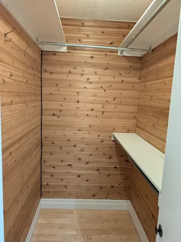 18 Oaken Gate Way Toronto ON M2P 2A1