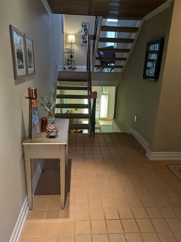 18 Oaken Gate Way Toronto ON M2P 2A1
