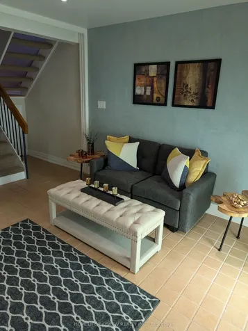18 Oaken Gate Way Toronto ON M2P 2A1