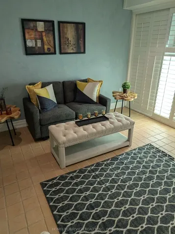 18 Oaken Gate Way Toronto ON M2P 2A1