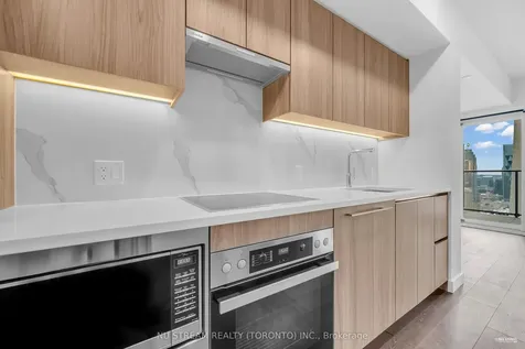 3 Concord Cityplace Way Toronto ON M5V 0X4