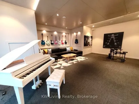 138 Downes Street Toronto ON M5E 0E4