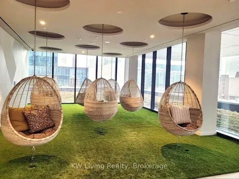 138 Downes Street Toronto ON M5E 0E4