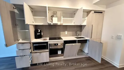 138 Downes Street Toronto ON M5E 0E4