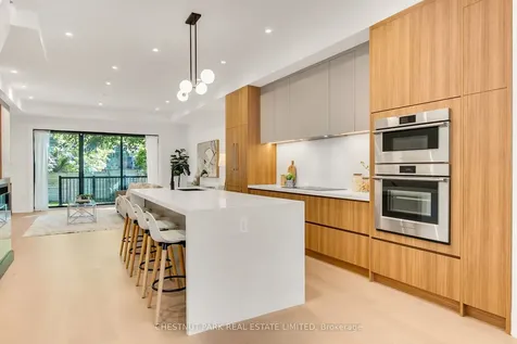 1031 Spadina Road Toronto ON M5N 2M7