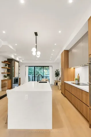 1031 Spadina Road Toronto ON M5N 2M7