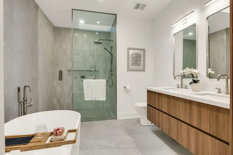 1031 Spadina Road Toronto ON M5N 2M7
