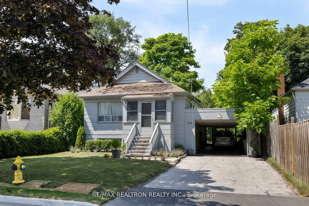 598 Coldstream Avenue Toronto ON M6B 2L2