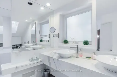 12 Florence Avenue Toronto ON M2N 1E9