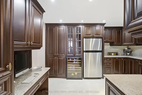19 Lower Village Gate Toronto ON M5P 3L9