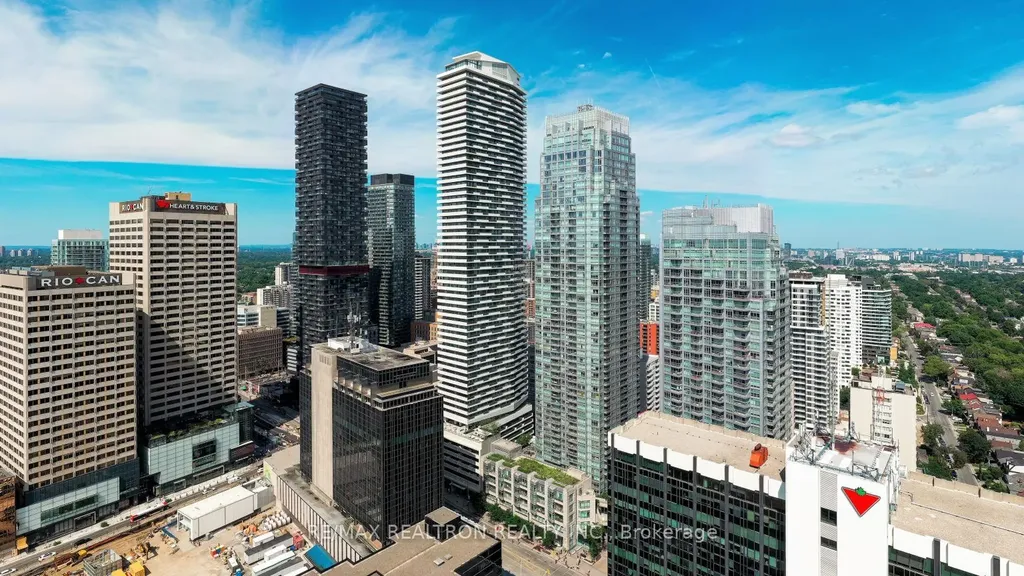 2221 Yonge Street Toronto ON M4S 2B4
