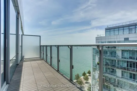 39 Queens Quay E Toronto ON M5E 0A5