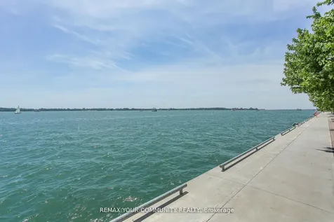 39 Queens Quay E Toronto ON M5E 0A5