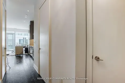 39 Queens Quay E Toronto ON M5E 0A5