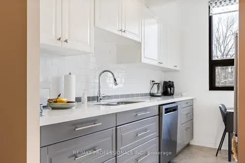 86 Gloucester Street Toronto ON M4Y 2S2