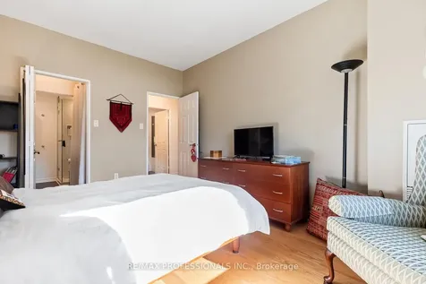 86 Gloucester Street Toronto ON M4Y 2S2
