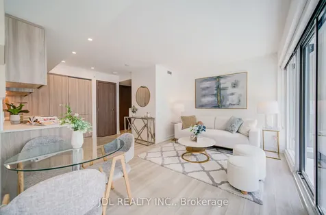 17 Bathurst Street Toronto ON M5V 0N1
