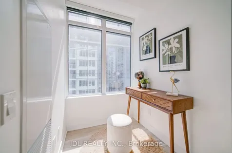 17 Bathurst Street Toronto ON M5V 0N1