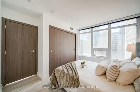 17 Bathurst Street Toronto ON M5V 0N1