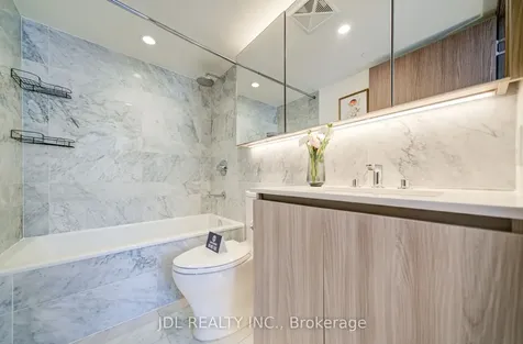 17 Bathurst Street Toronto ON M5V 0N1