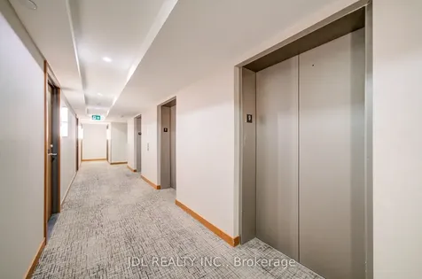 17 Bathurst Street Toronto ON M5V 0N1
