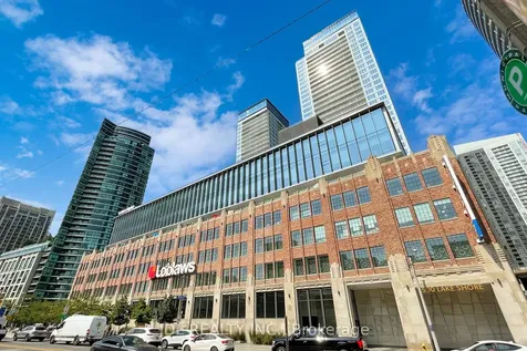 17 Bathurst Street Toronto ON M5V 0N1