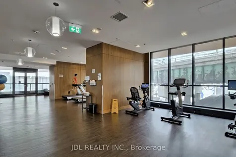 17 Bathurst Street Toronto ON M5V 0N1