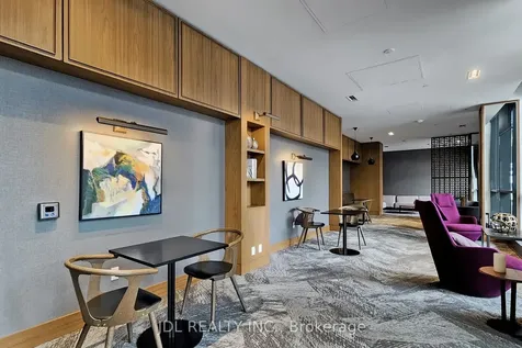 17 Bathurst Street Toronto ON M5V 0N1