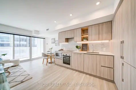 17 Bathurst Street Toronto ON M5V 0N1