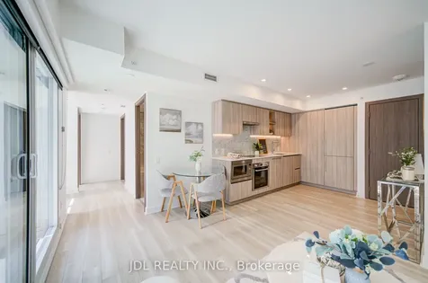 17 Bathurst Street Toronto ON M5V 0N1