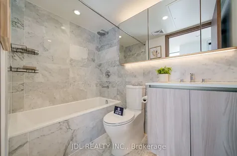 17 Bathurst Street Toronto ON M5V 0N1
