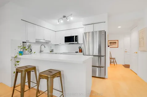 18 Stafford Street Toronto ON M5V 3W4
