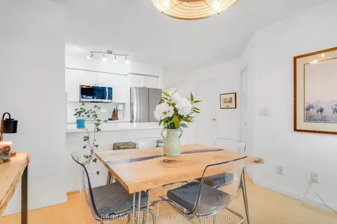 18 Stafford Street Toronto ON M5V 3W4